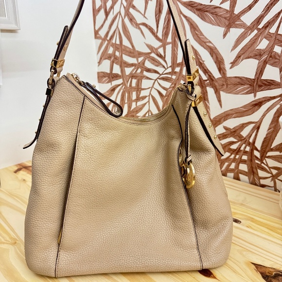 Michael Kors Bowery Hobo - Picture 1 of 6